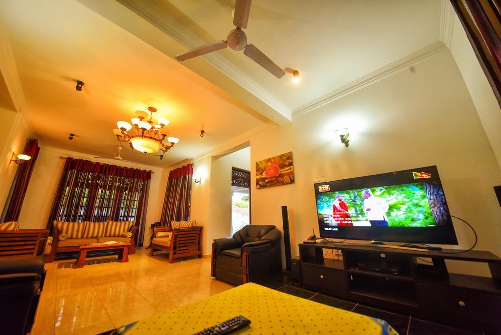 Asian Villa Negombo Exteriör bild
